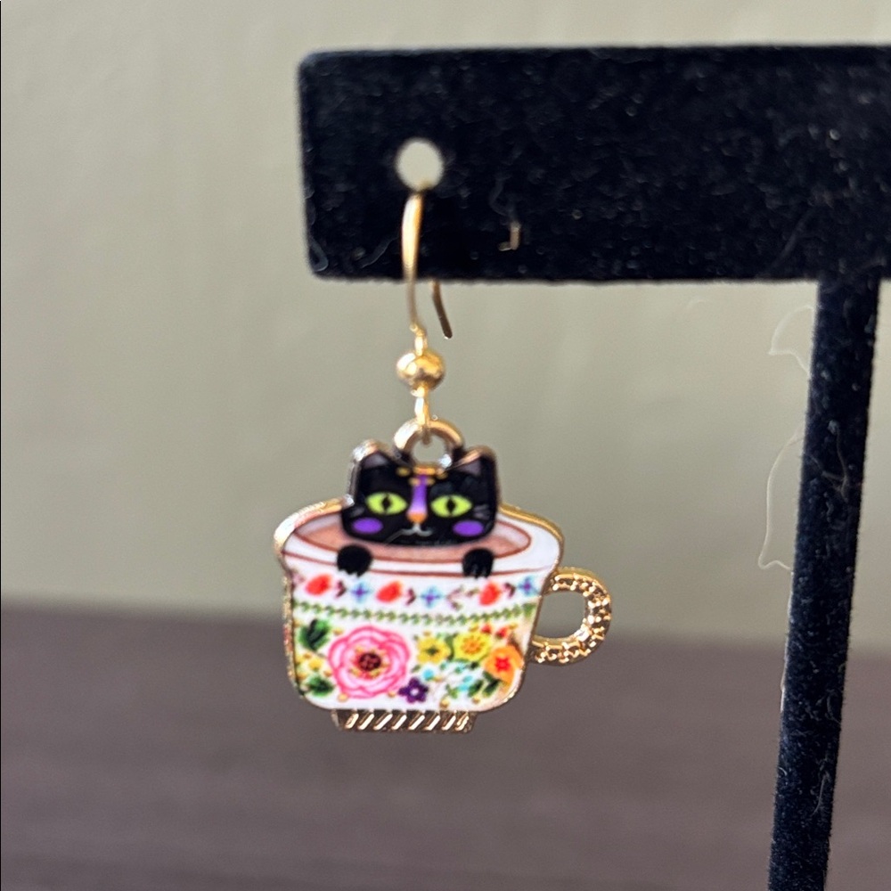 Black Cat in a Teacup Earrings NWT‎